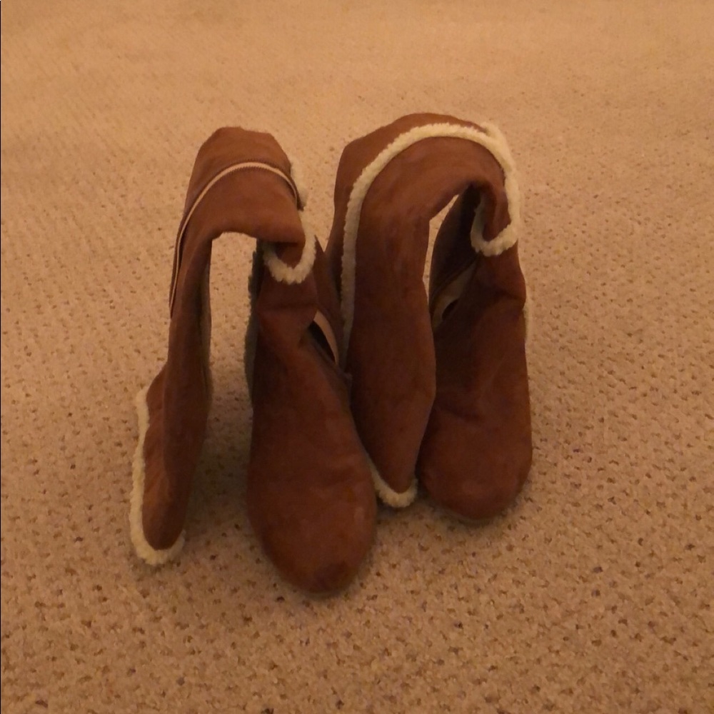 Boots - Picture 2 of 4